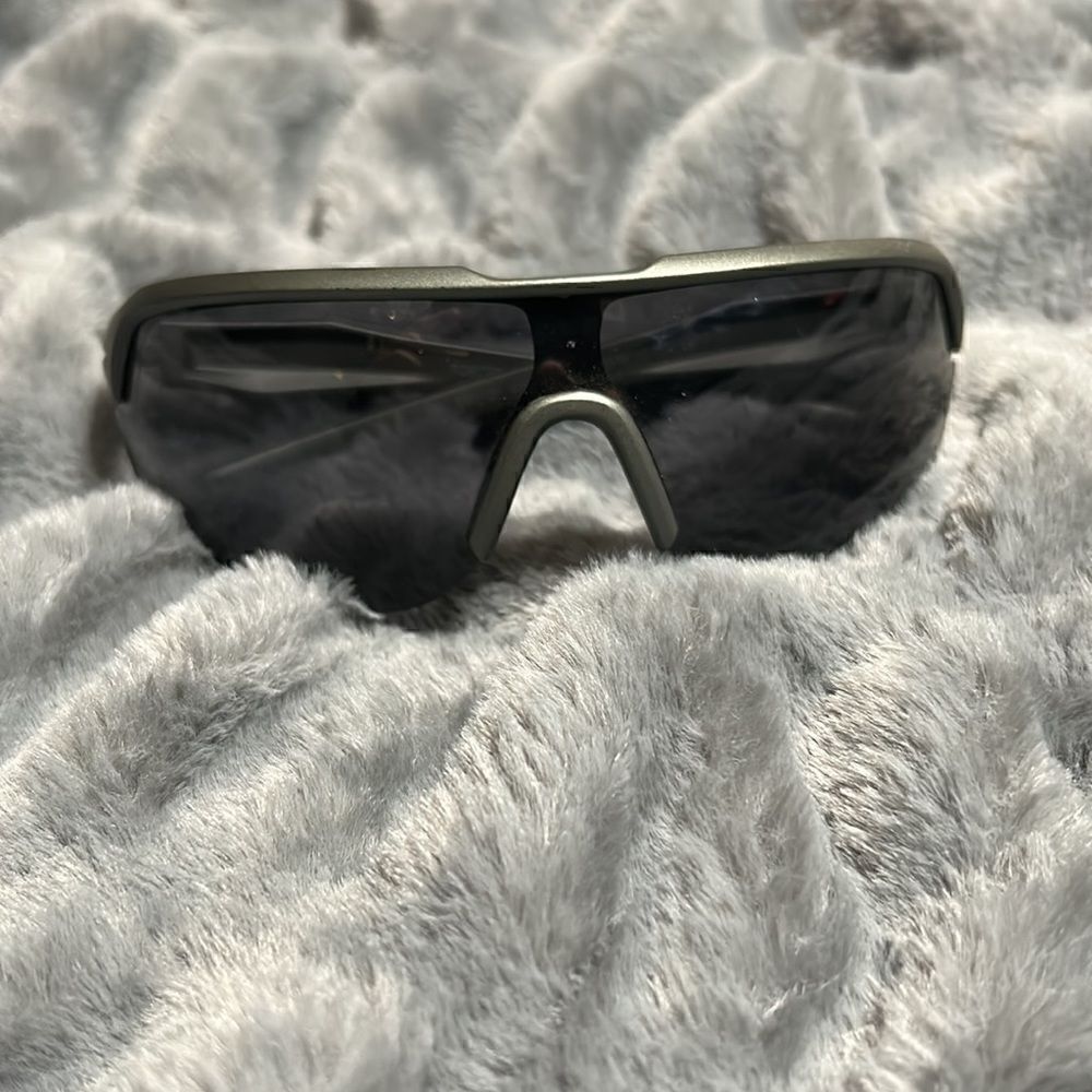 Foster Grant Polarized Sunglasses - Picture 3 of 8